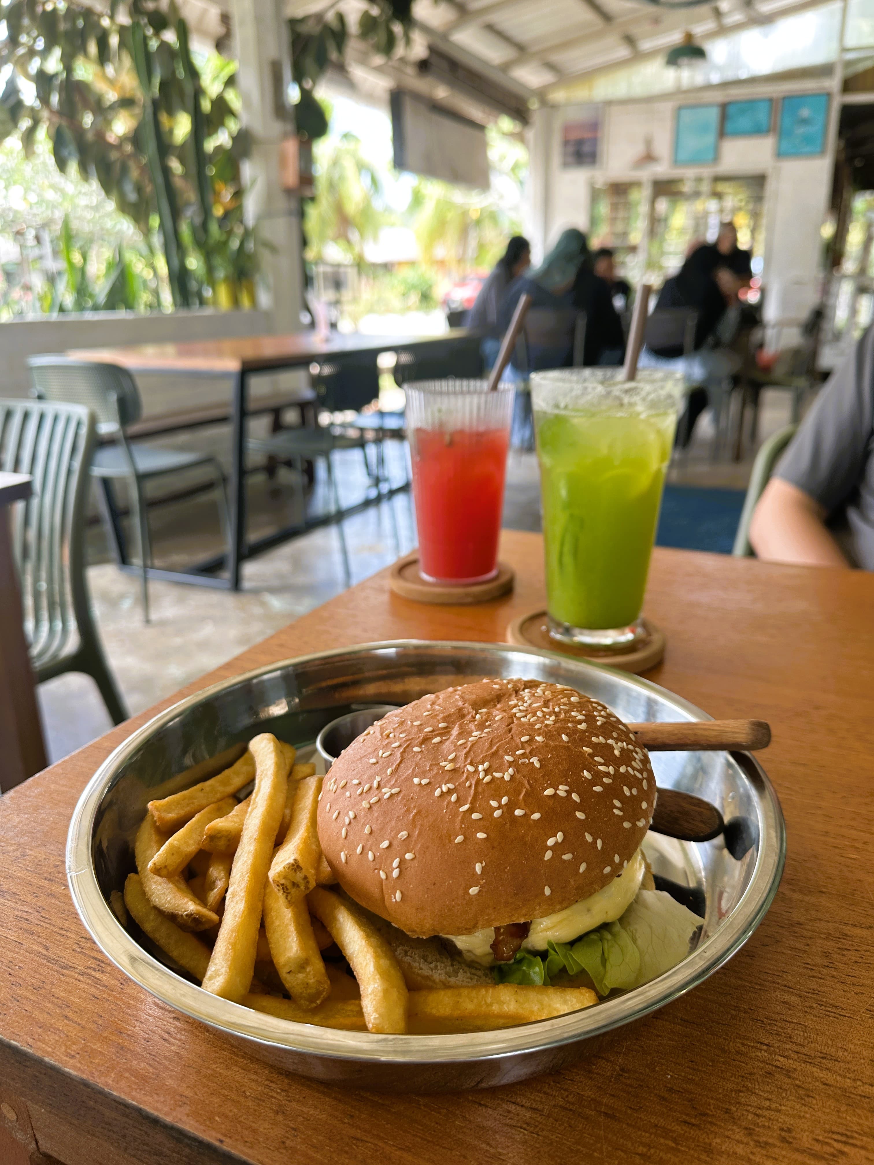 Ombok Cherating Surf Cafe