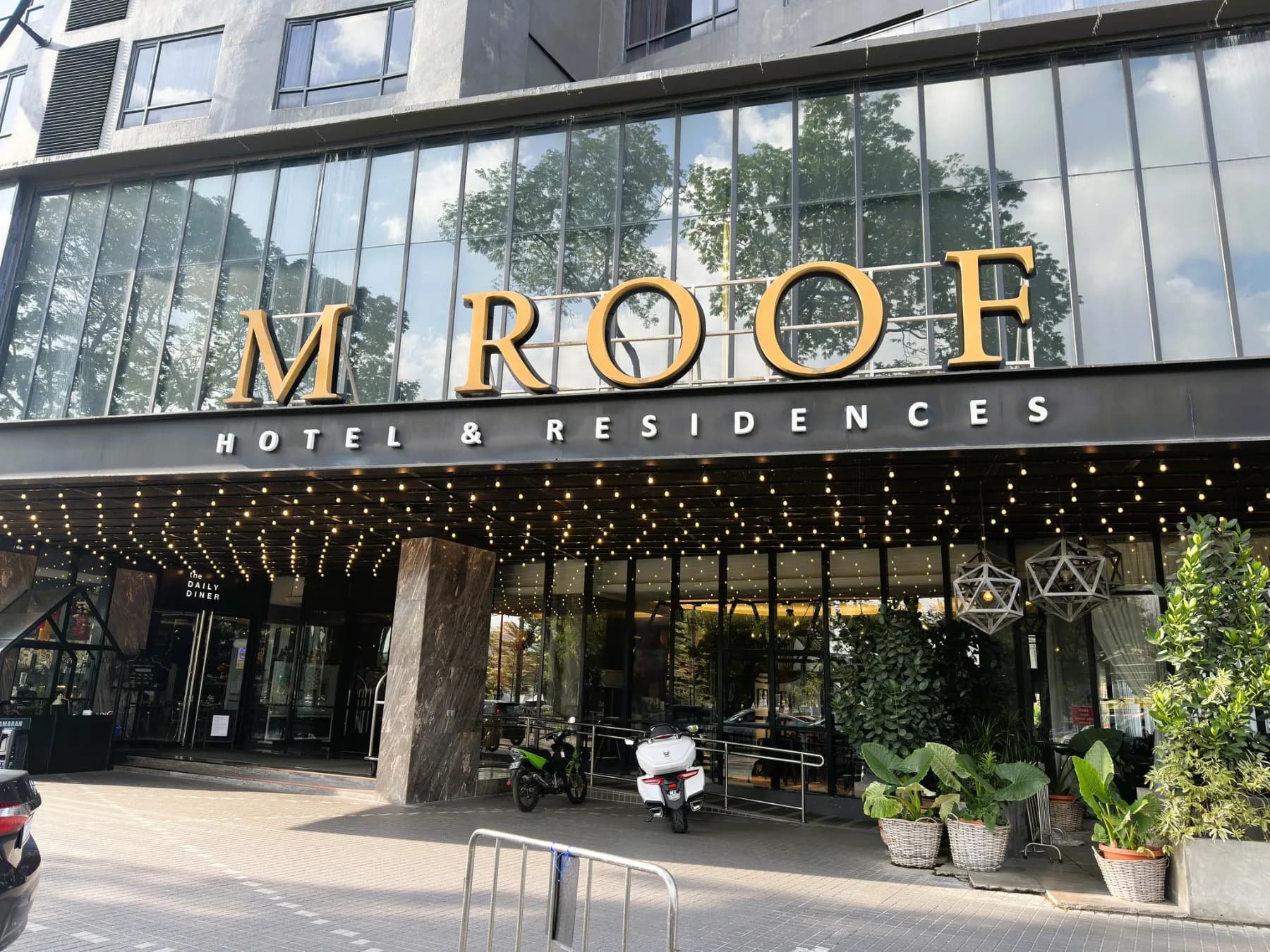 M Roof Hotel