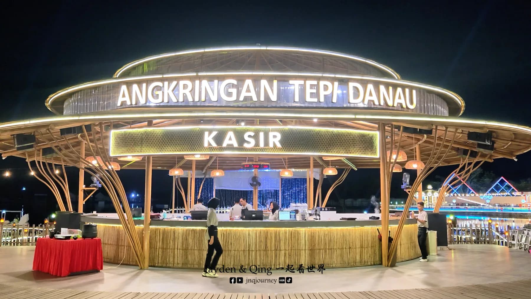 Angkringan Tepi Danau